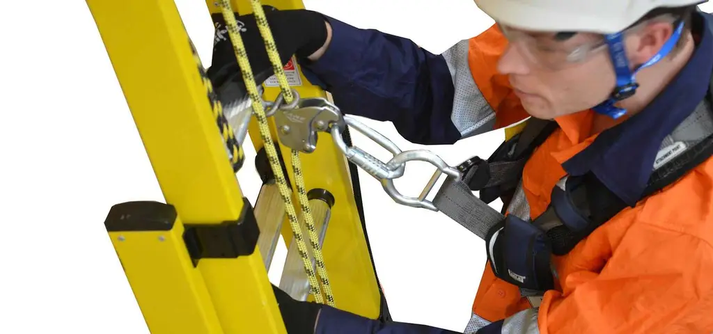 Scări cu Protecție la Cădere: Euro EN795 ​Fall Control System de la Branach